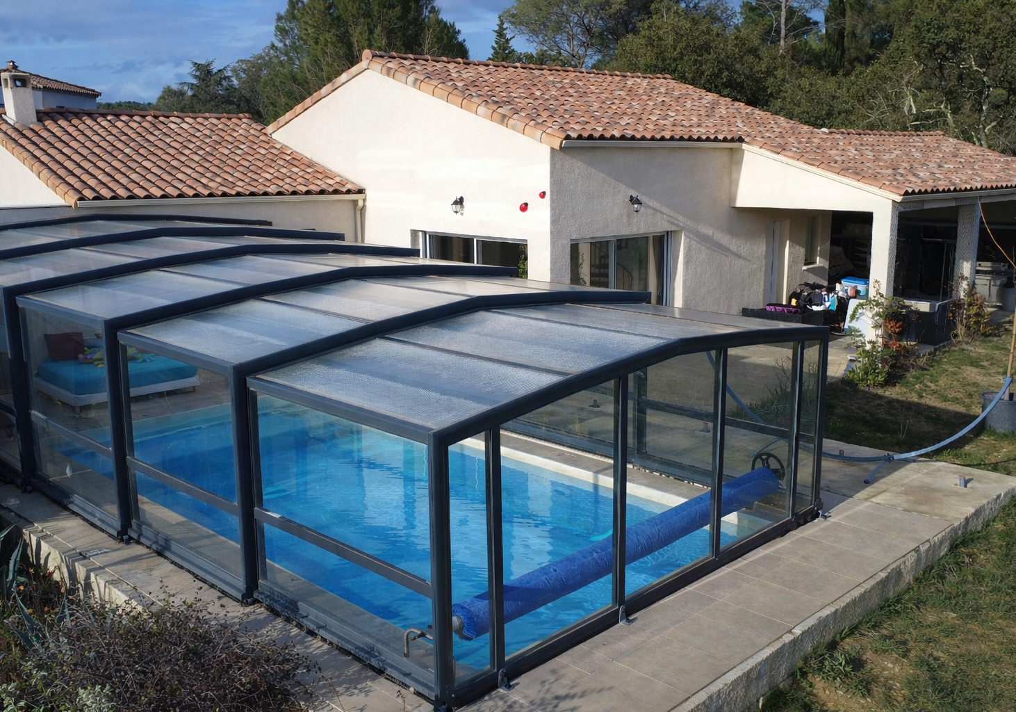 Piscine-bleue-1-2